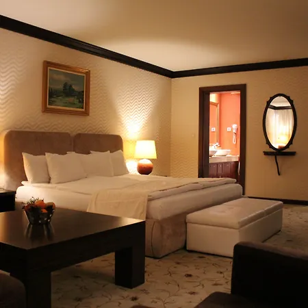 Shiroka Laka Hotel 4*
