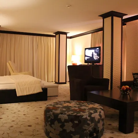 Shiroka Laka Hotel