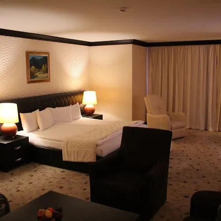 Shiroka Laka Hotel Hotel 4*