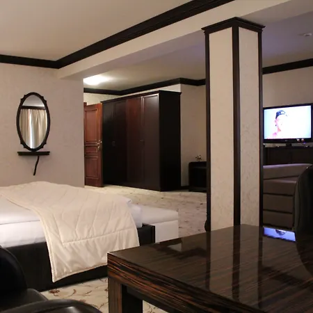 Shiroka Laka Hotel