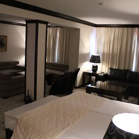 Hotel Shiroka Laka Hotel