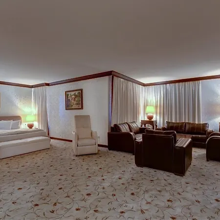Shiroka Laka Hotel 호텔