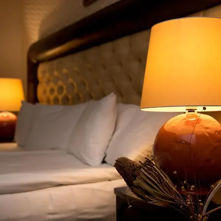 Hotel Shiroka Laka Hotel
