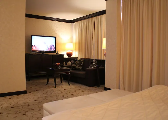 فندق Shiroka Laka Hotel 4*