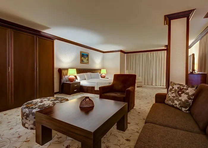 Shiroka Laka Hotel فندق