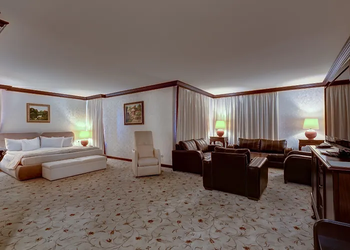 Shiroka Laka Hotel فندق 4*