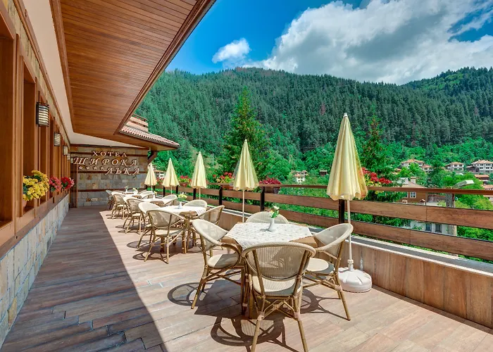 Hotel Shiroka Laka Hotel