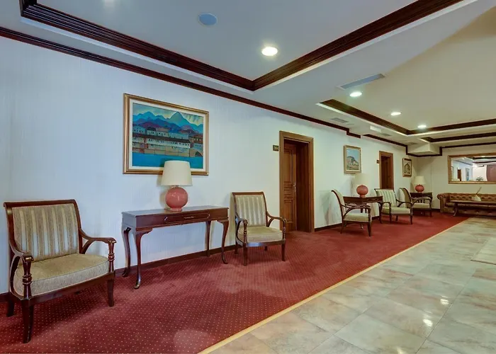 Hotel Shiroka Laka Hotel