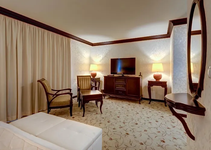 Shiroka Laka Hotel 4*